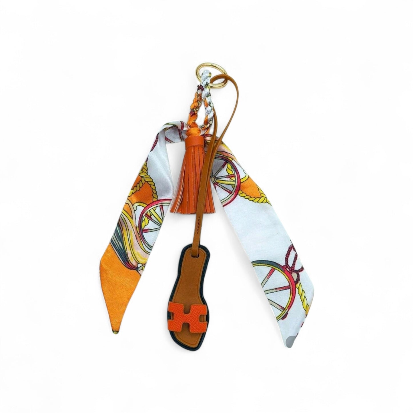 Portachiavi Fashion con Mini Sandalo, Nastro Decorativo e Nappina